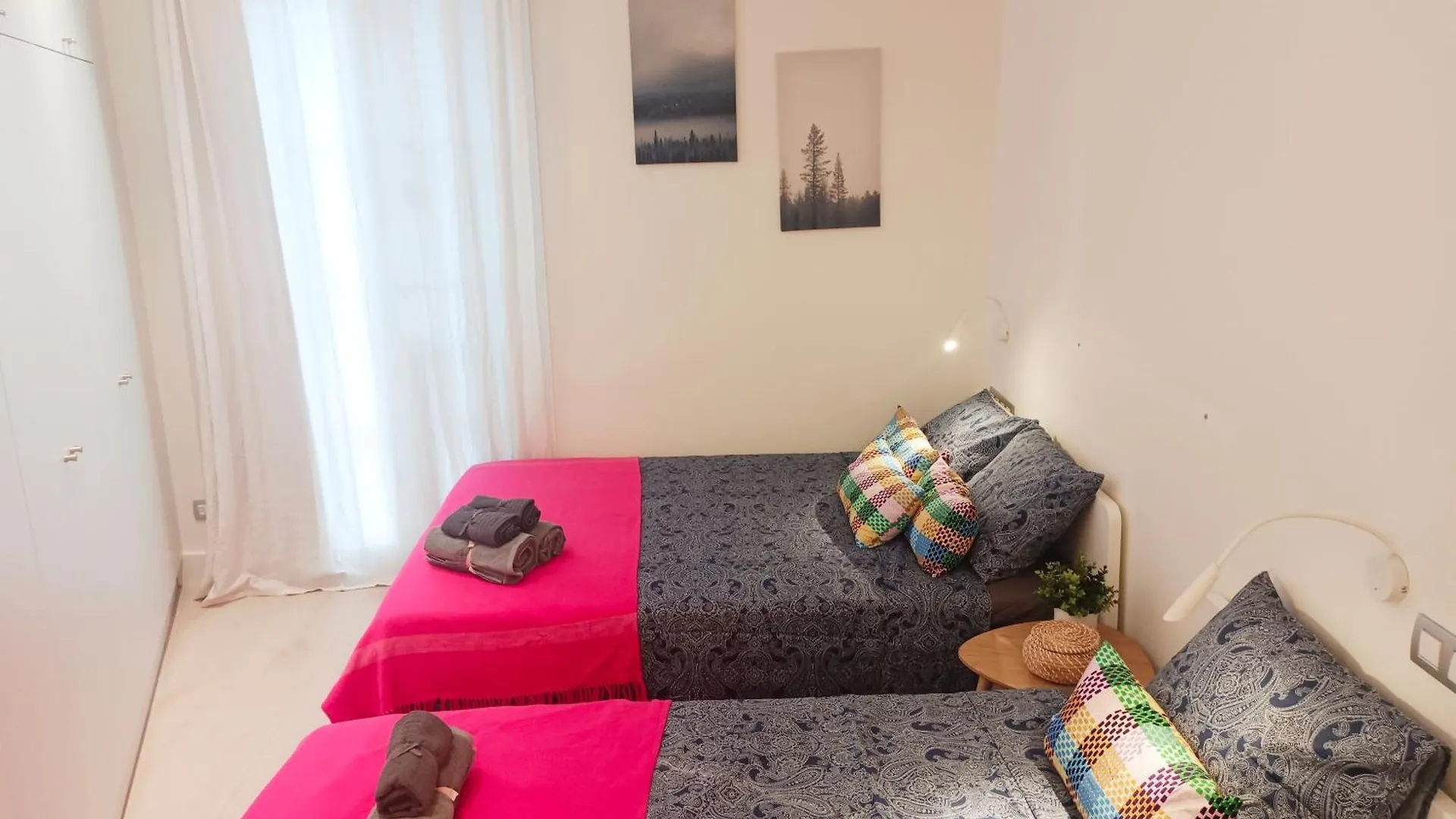 Private Rooms By Plaza Universidad Barcelona 0*,