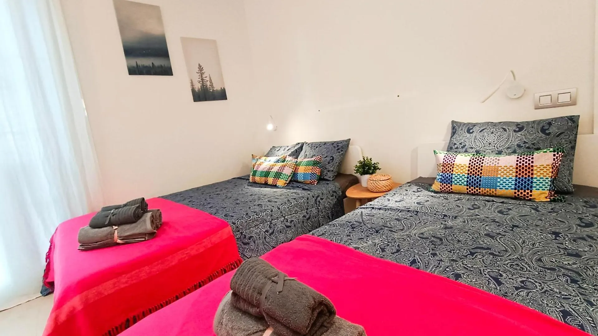 Private Rooms By Plaza Universidad Barcelona Hostel