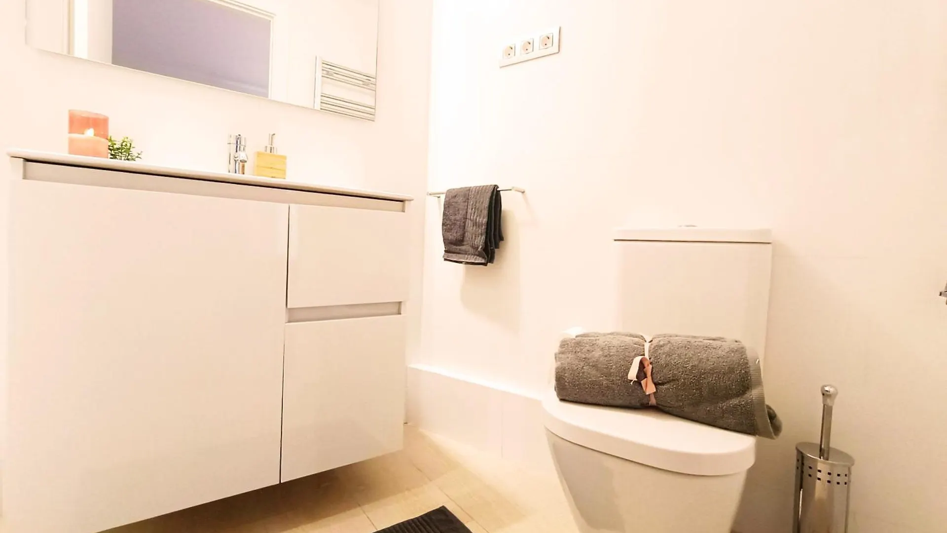 Hostel Private Rooms By Plaza Universidad Barcelona Spain