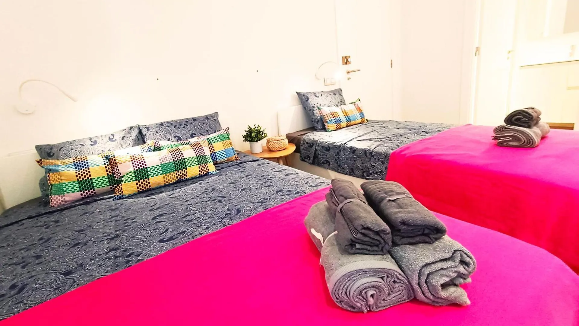 Hostel Private Rooms By Plaza Universidad Barcelona